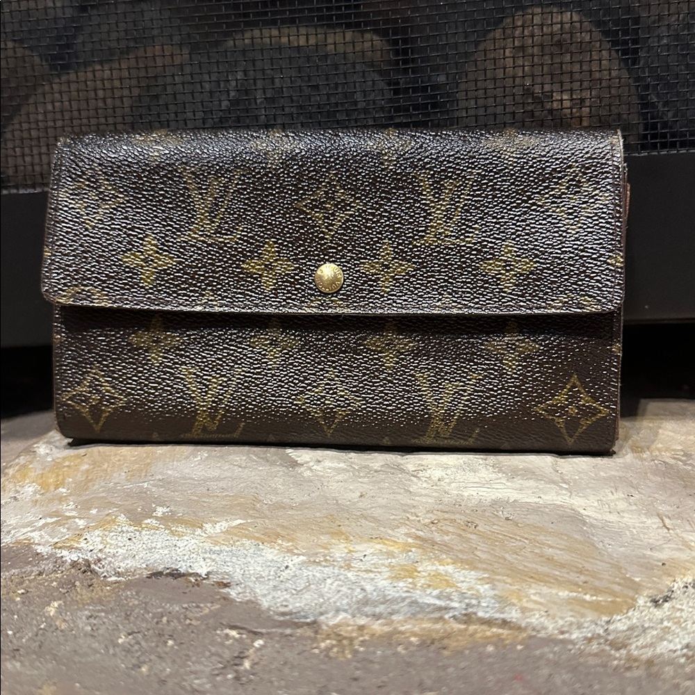 SOLD! AUTHENTIC Louis Vuitton Brown Monogram Wallet for WOC